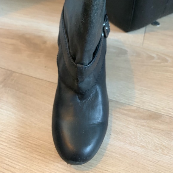 Kenneth Cole Reaction Wedge Ankle Boots - Picture 2 of 5